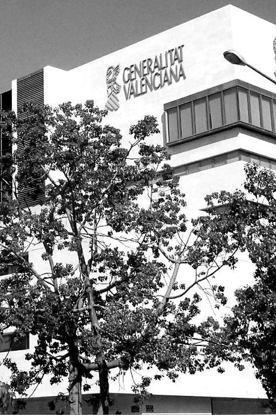 Ciudad de la Justicia de Valencia en blanco y negro