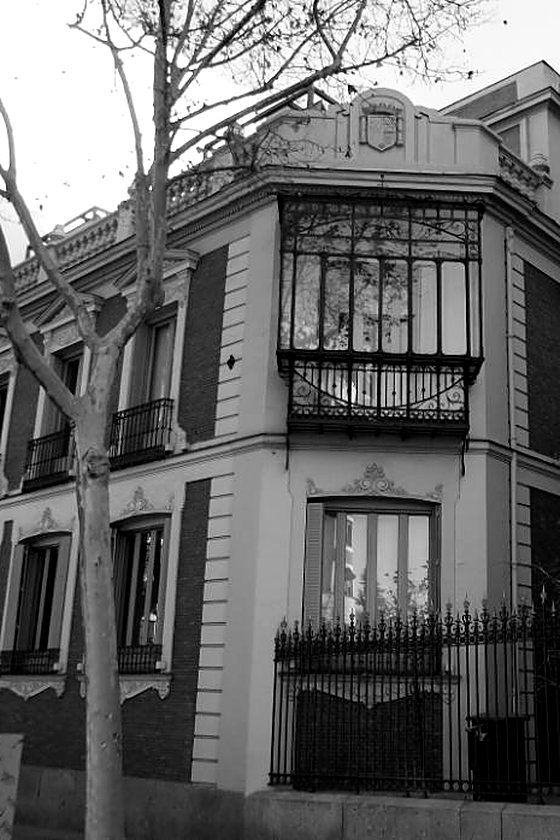 Palacete de la calle Serrano, Madrid, en blanco y negro